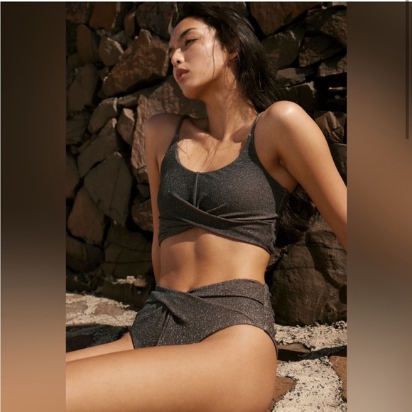 NWT Beach Riot Kenzi Bikini Top Only - Picture 2 of 9